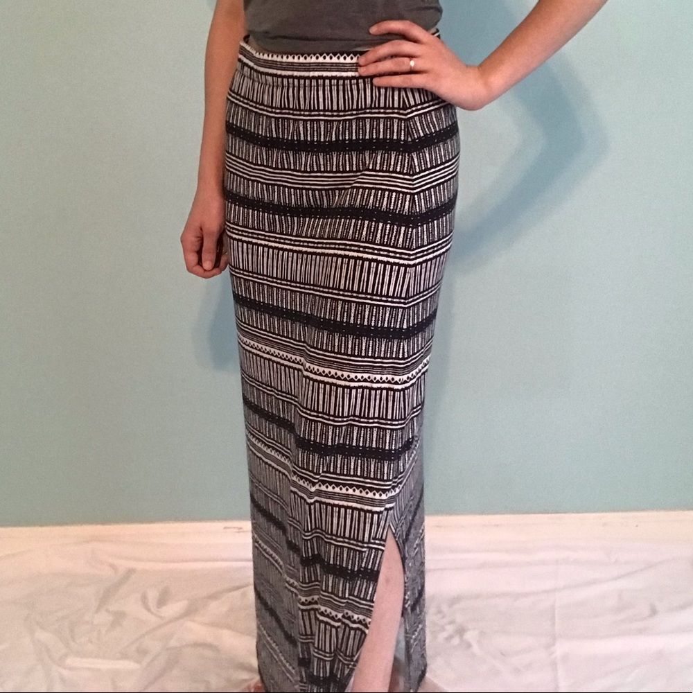 Ann Taylor LOFT Navy Blue and White Maxi Skirt Size XXS